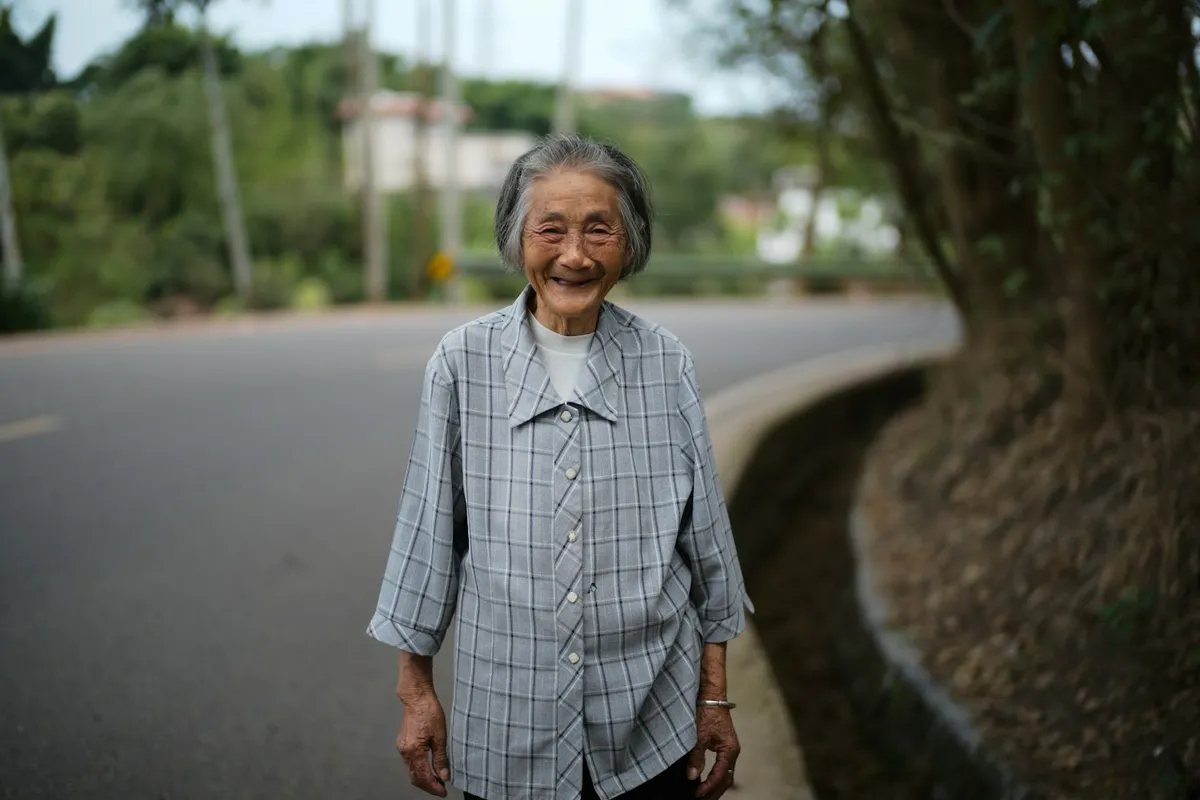 笑顔の高齢女性