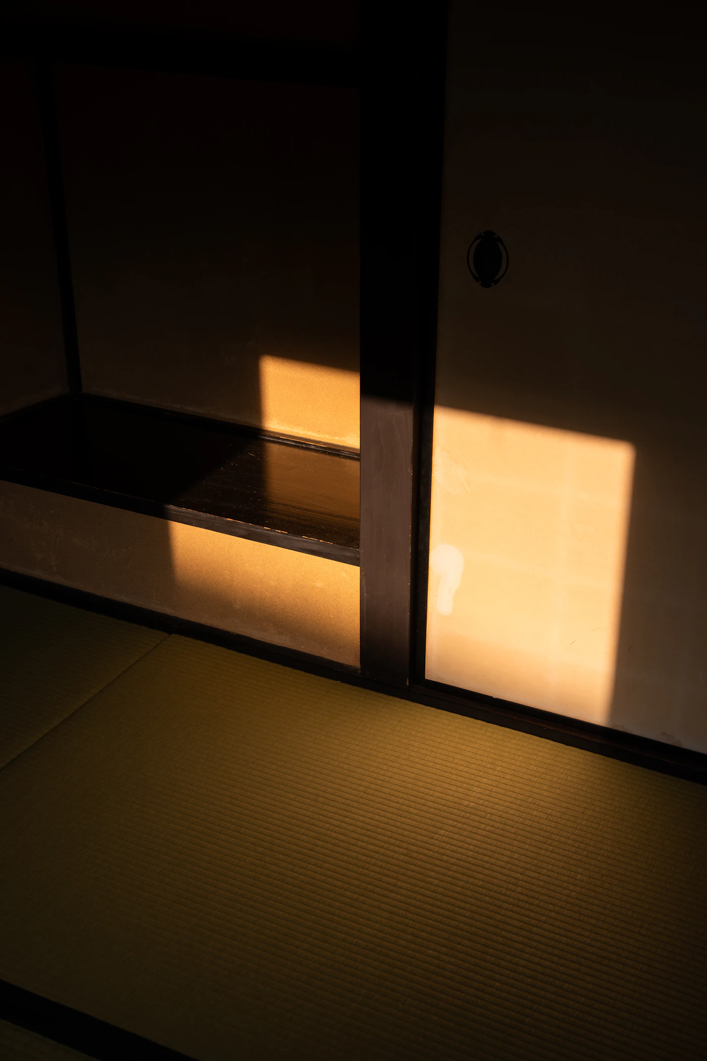 光の差す和室