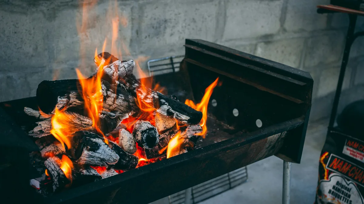 「日焼けくらい」と思っていた——花火とBBQの季節に増えるやけど。正しい冷やし方と、病院へ行くべきサイン