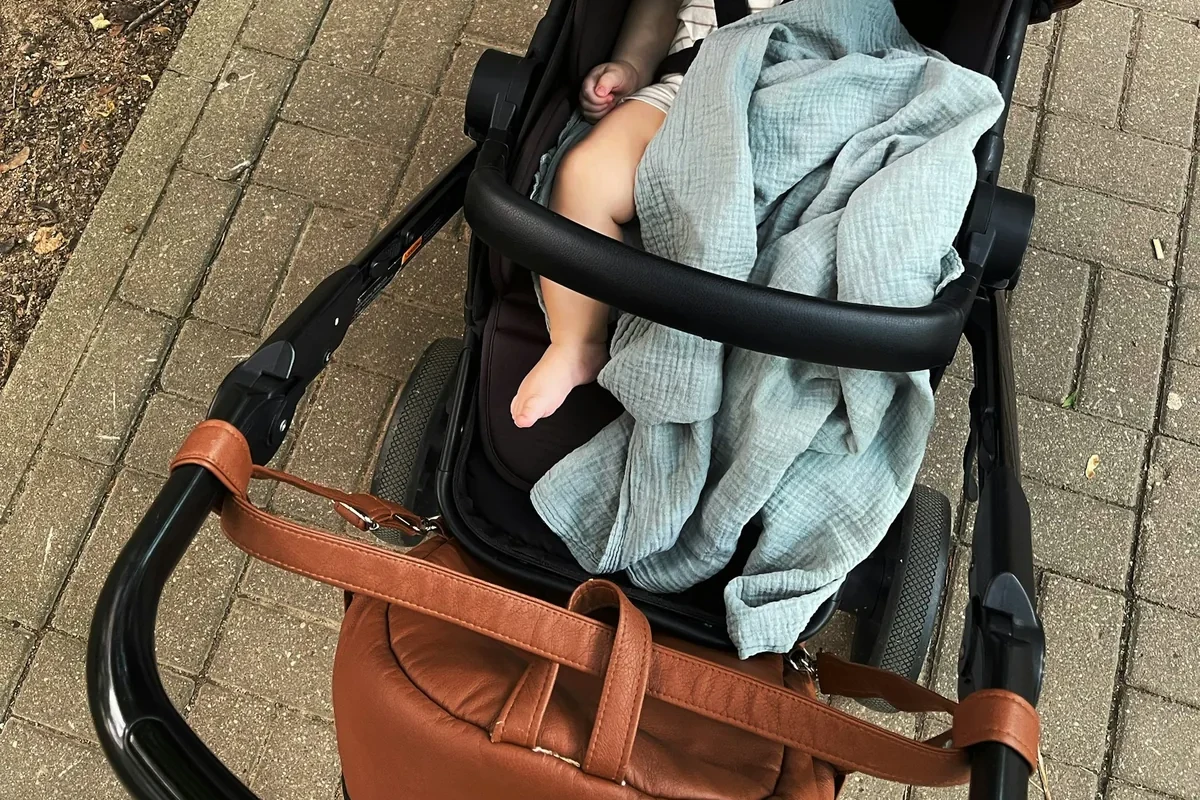 ベビーカーで眠っている