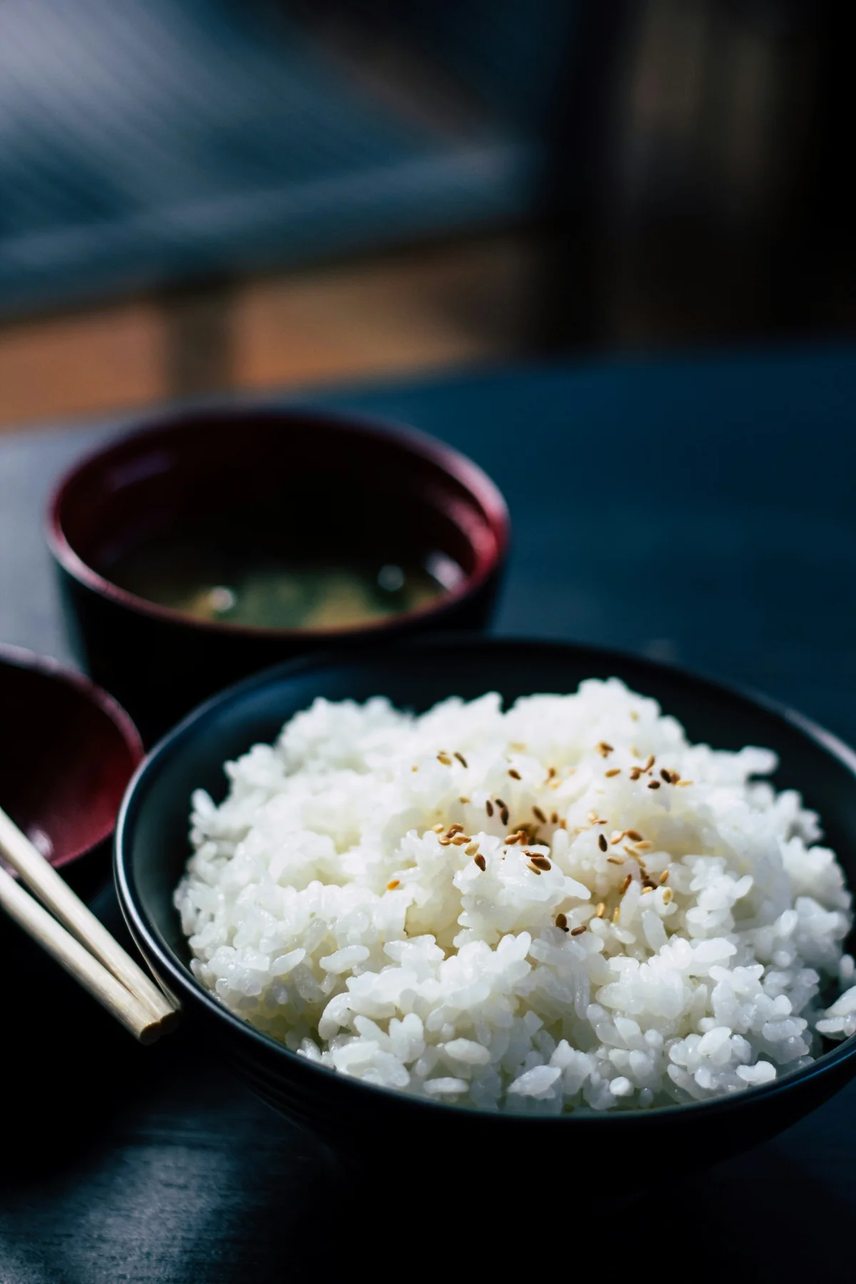 皿の上の白いごはん