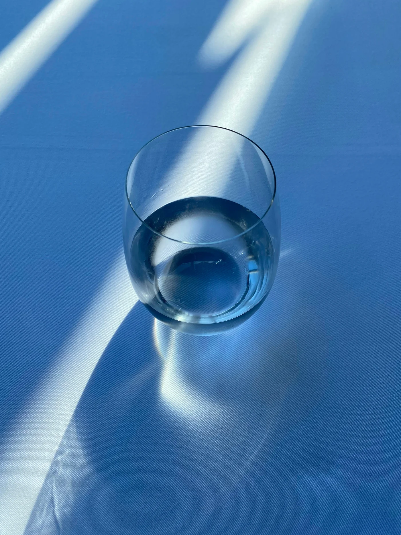 コップに注がれた水