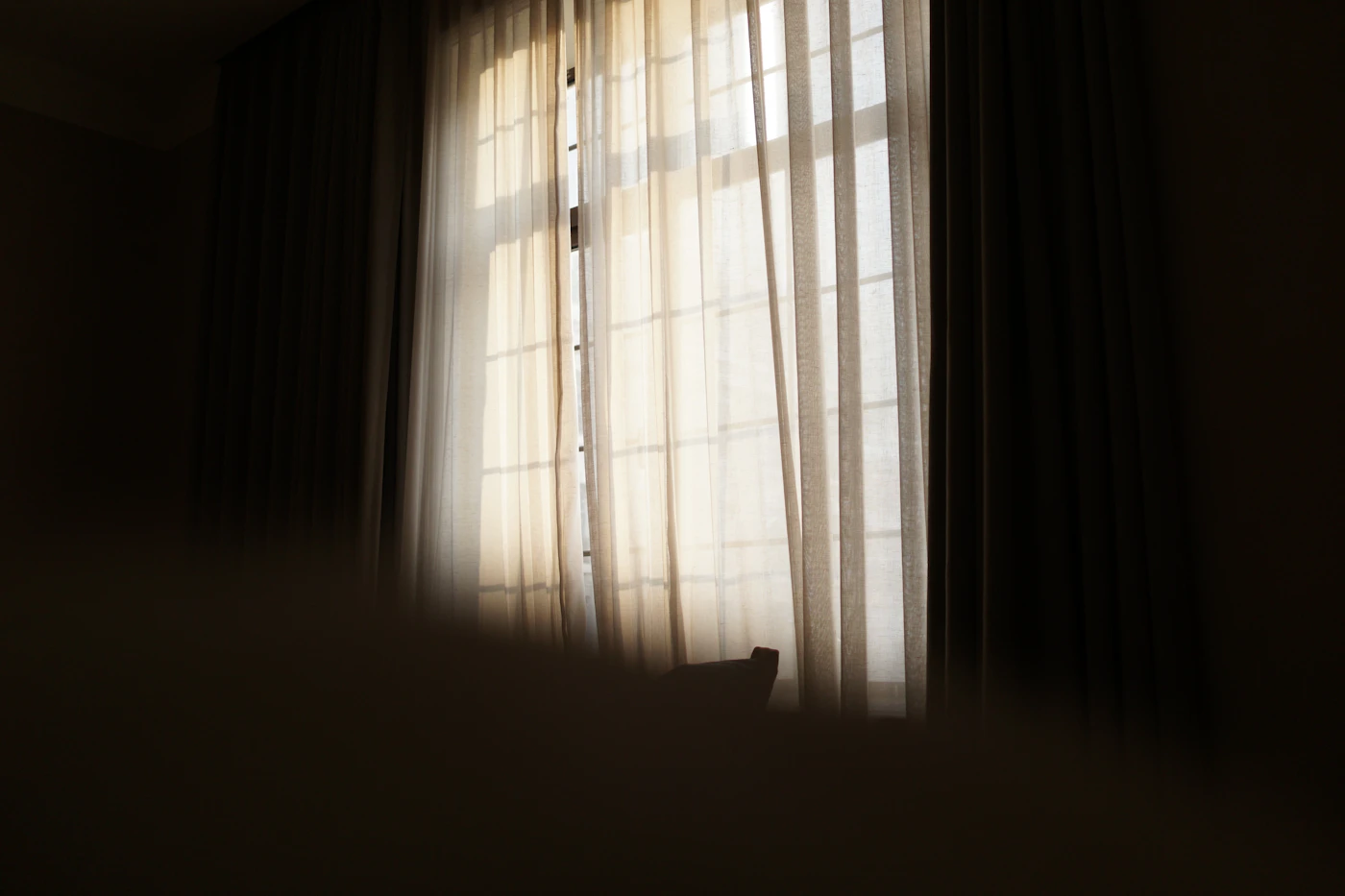 窓辺のカーテン