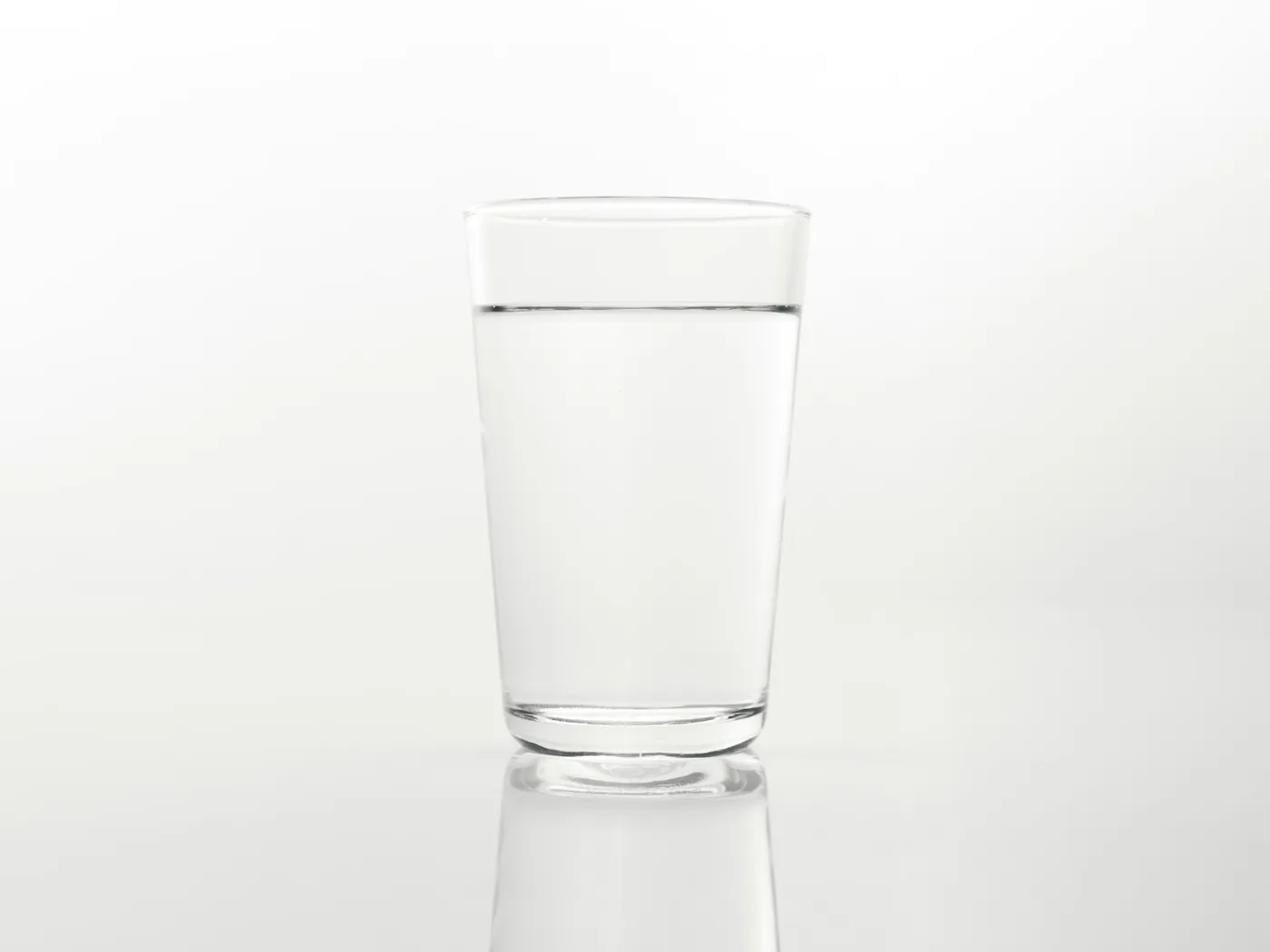 コップ一杯の水